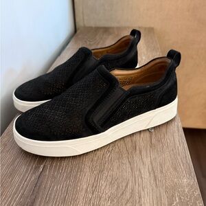 Vionic Kimmie Perf slip-on sneaker 9.5